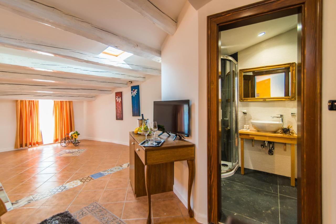 Bella Natka Bed And Breakfast Ровинь Экстерьер фото