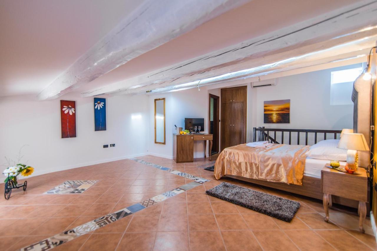 Bella Natka Bed And Breakfast Ровинь Экстерьер фото