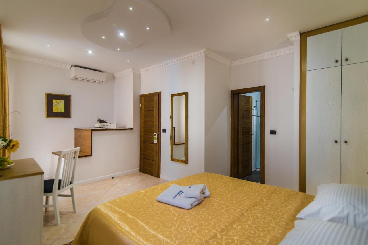 Bella Natka Bed And Breakfast Ровинь Экстерьер фото