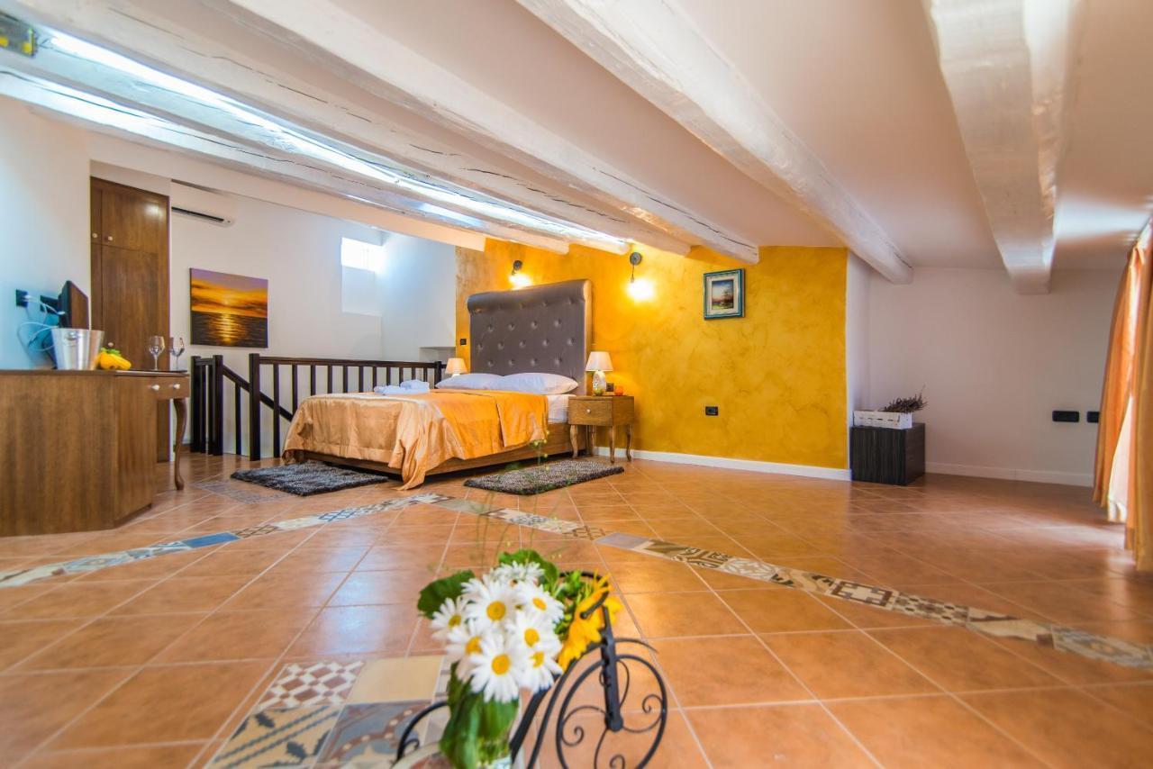 Bella Natka Bed And Breakfast Ровинь Экстерьер фото