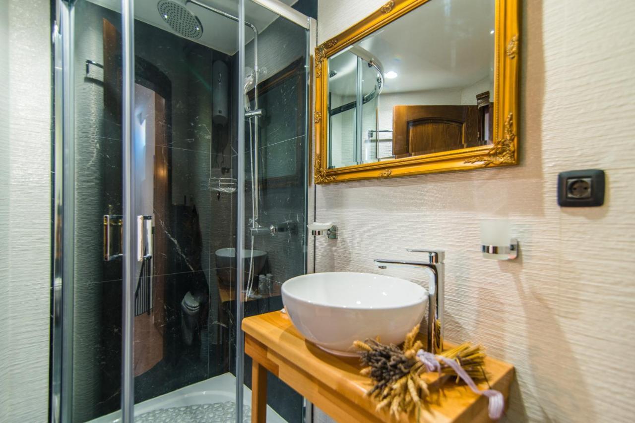 Bella Natka Bed And Breakfast Ровинь Экстерьер фото