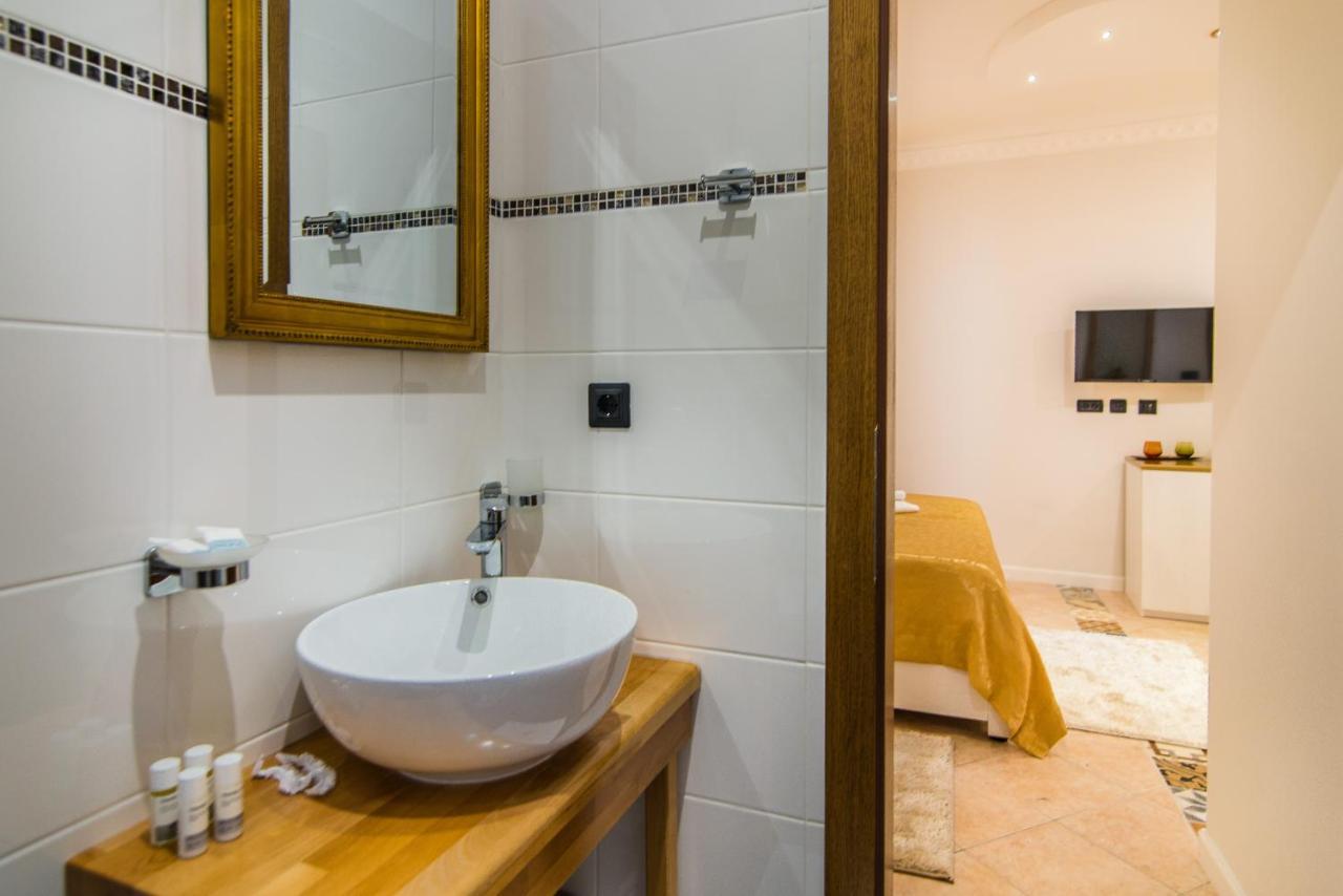 Bella Natka Bed And Breakfast Ровинь Экстерьер фото