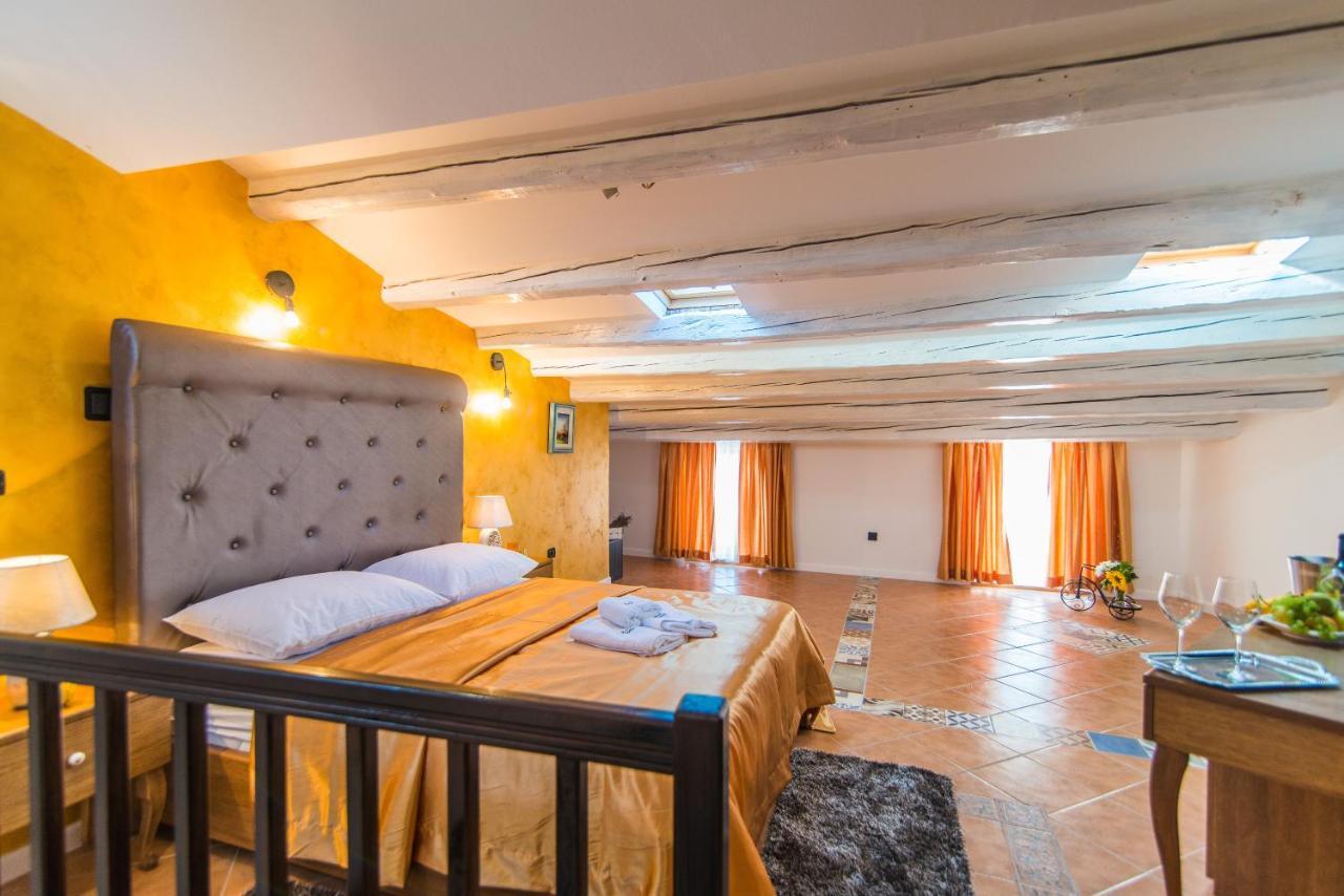 Bella Natka Bed And Breakfast Ровинь Экстерьер фото